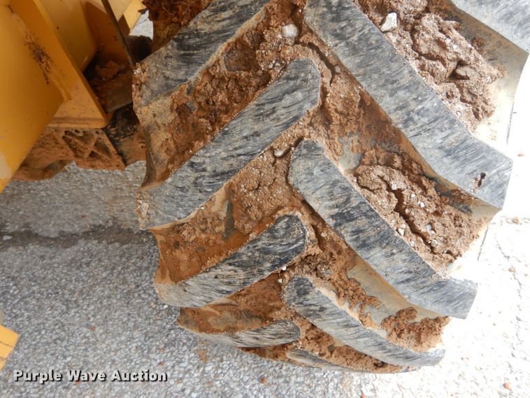 image for item GB9860 2001 Vermeer V5800 trencher