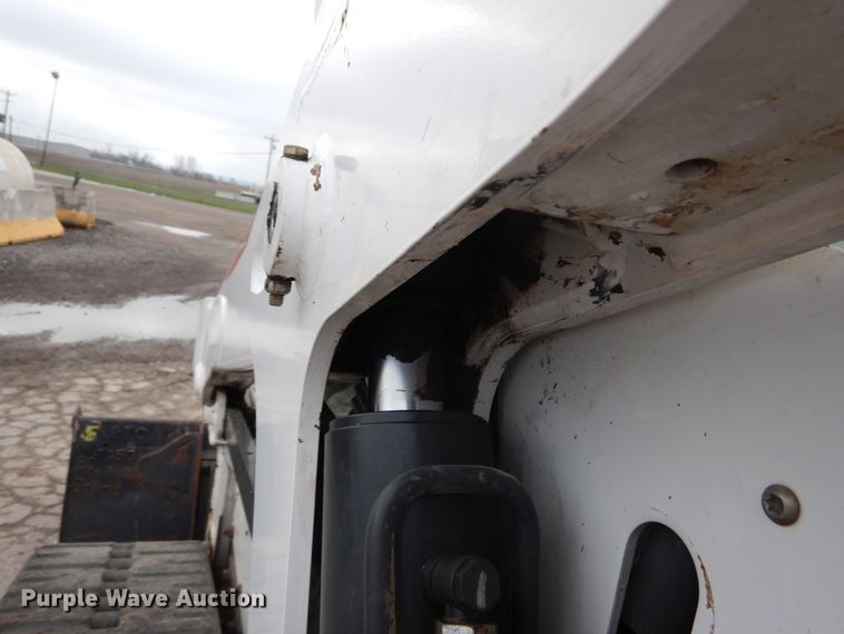 image for item GB9883 2015 Bobcat T650  tracked skid steer loader