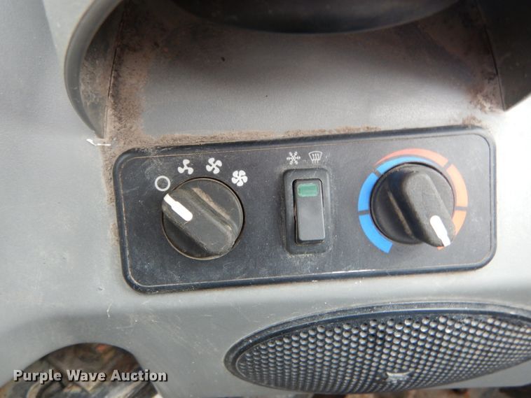 image for item GB9883 2015 Bobcat T650  tracked skid steer loader