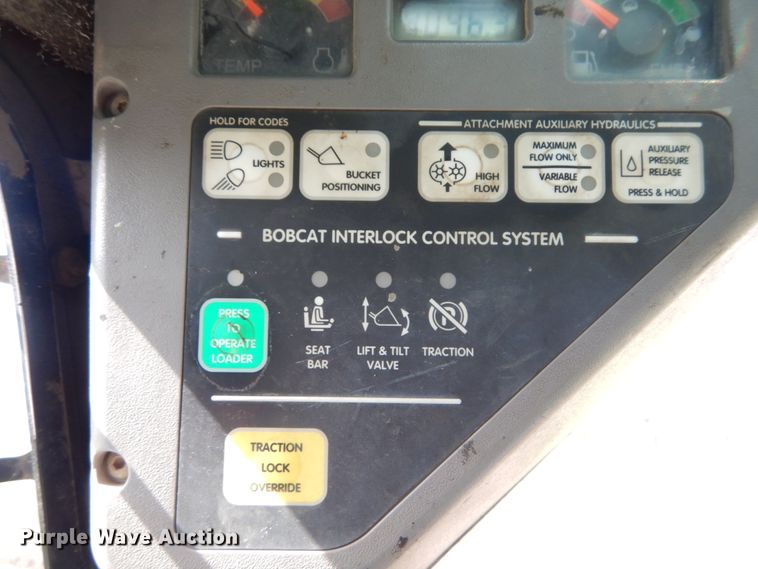 image for item GB9885 2005 Bobcat S220  skid steer loader