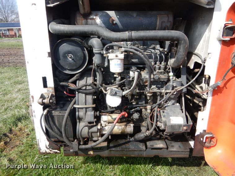 image for item GB9885 2005 Bobcat S220  skid steer loader