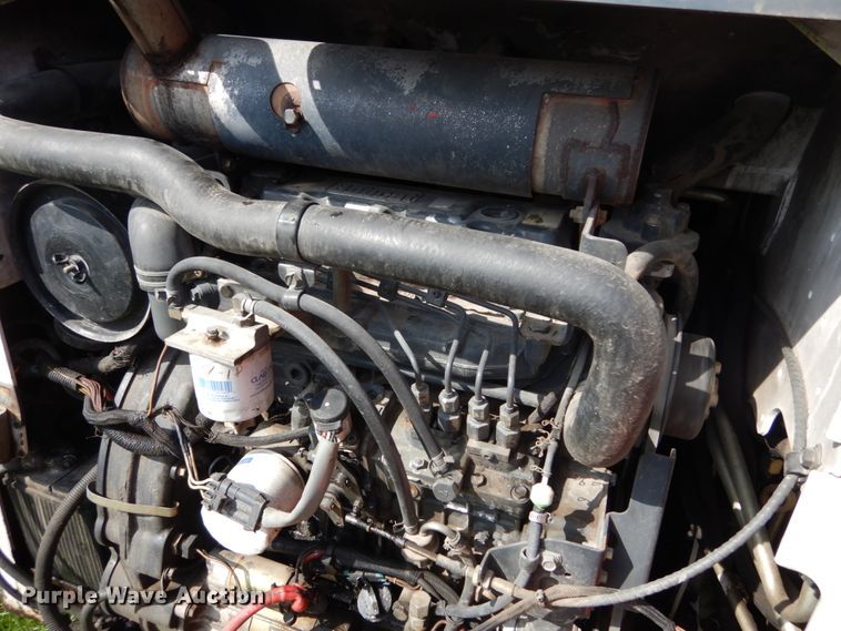 image for item GB9885 2005 Bobcat S220  skid steer loader