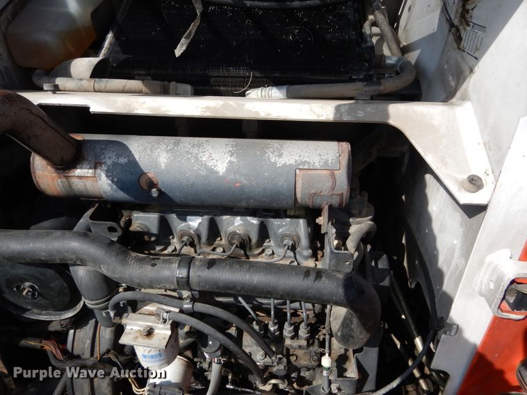 image for item GB9885 2005 Bobcat S220  skid steer loader