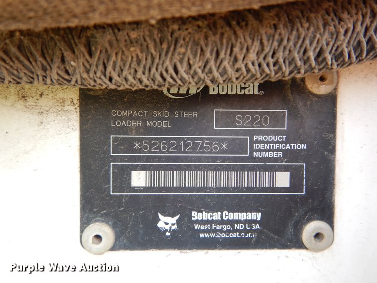 image for item GB9885 2005 Bobcat S220  skid steer loader