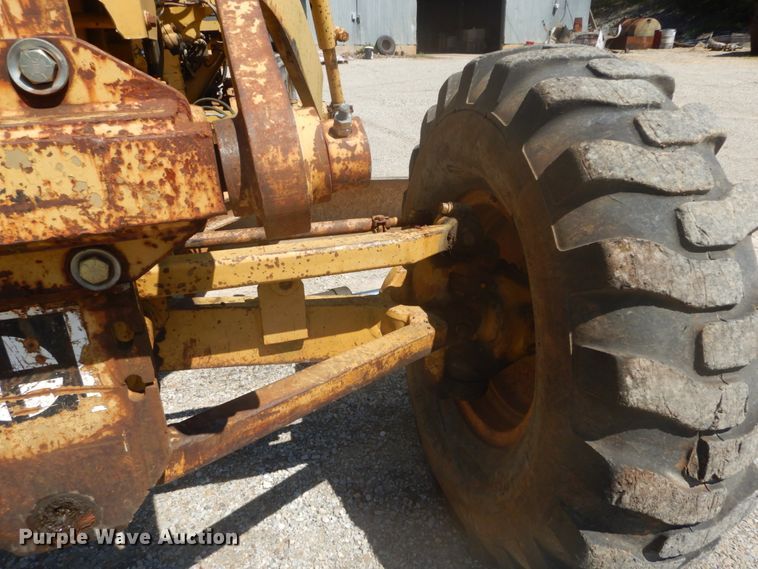 image for item GB9926 1984 Caterpillar 130G motor grader