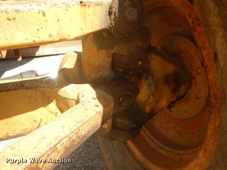 image for item GB9926 1984 Caterpillar 130G motor grader