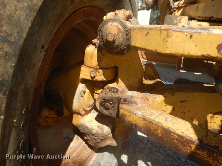 image for item GB9926 1984 Caterpillar 130G motor grader