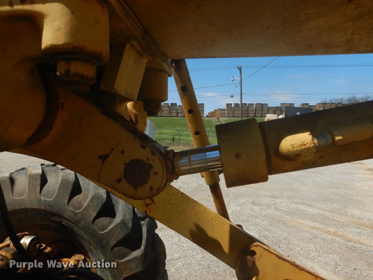 image for item GB9926 1984 Caterpillar 130G motor grader