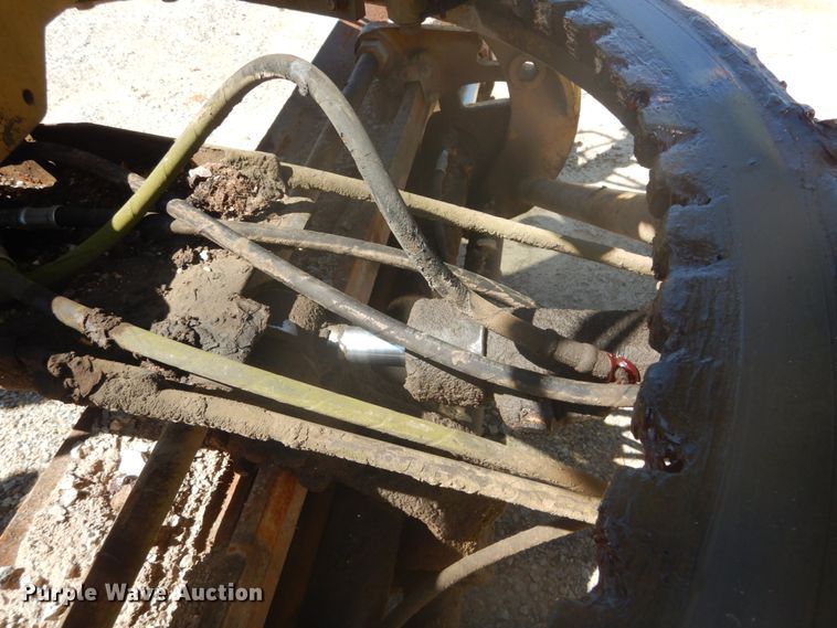 image for item GB9926 1984 Caterpillar 130G motor grader