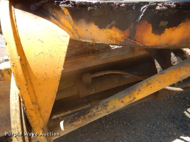 image for item GB9926 1984 Caterpillar 130G motor grader