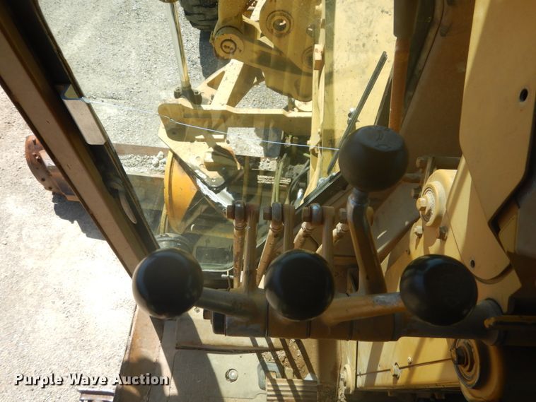 image for item GB9926 1984 Caterpillar 130G motor grader