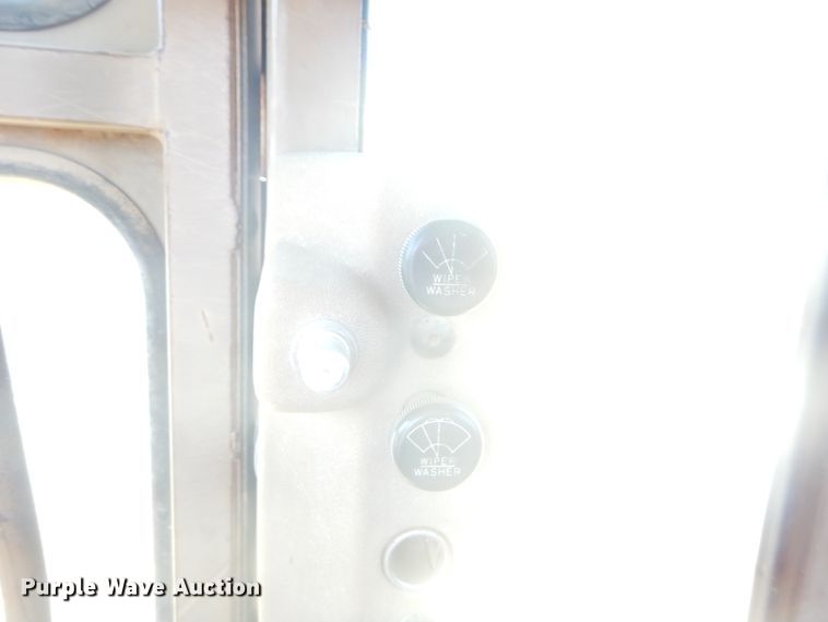 image for item GB9926 1984 Caterpillar 130G motor grader