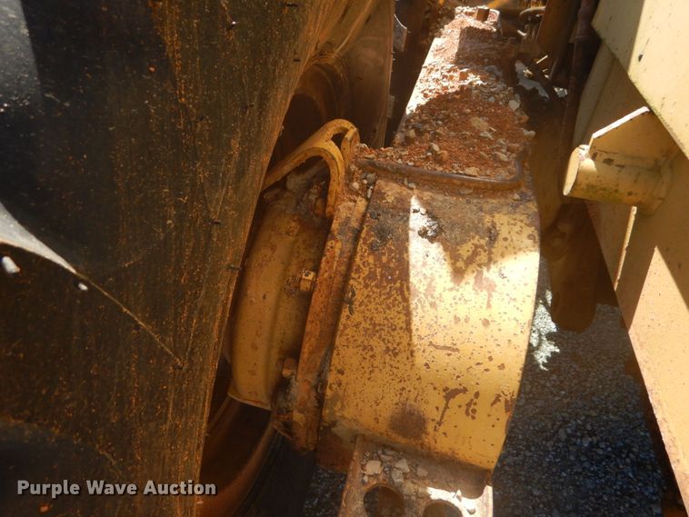 image for item GB9926 1984 Caterpillar 130G motor grader