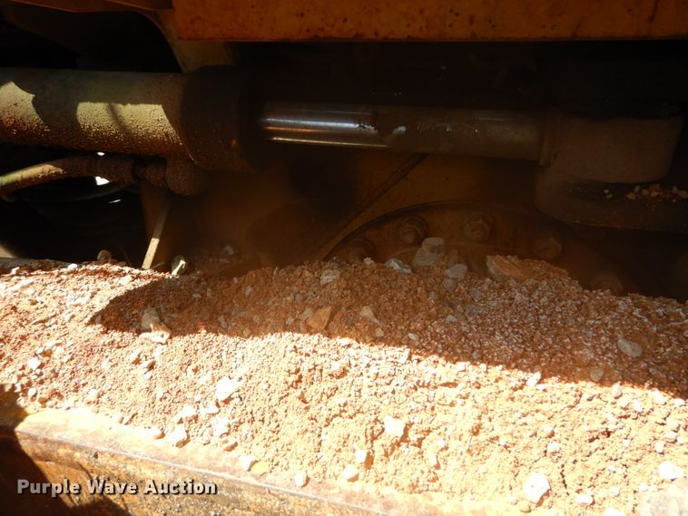 image for item GB9926 1984 Caterpillar 130G motor grader