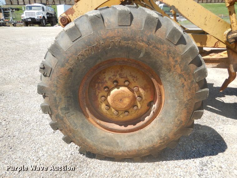 image for item GB9926 1984 Caterpillar 130G motor grader