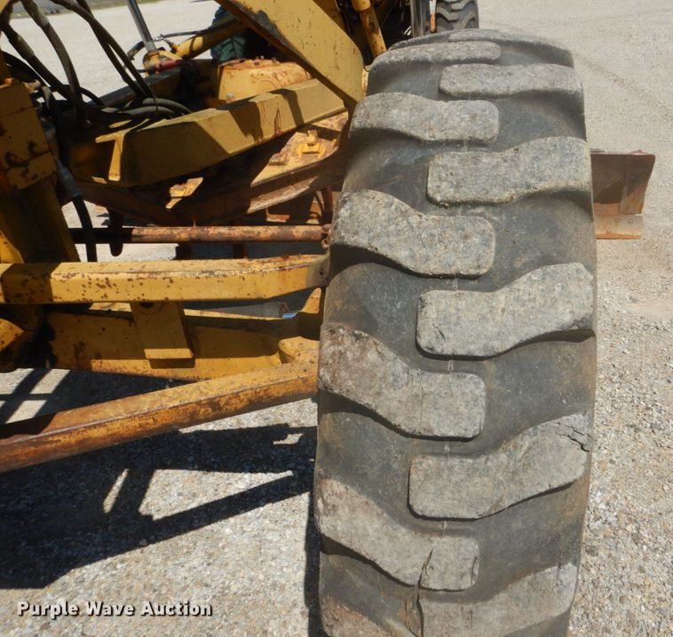 image for item GB9926 1984 Caterpillar 130G motor grader