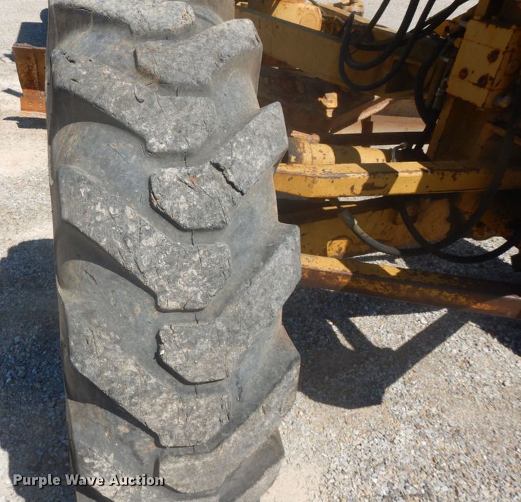 image for item GB9926 1984 Caterpillar 130G motor grader