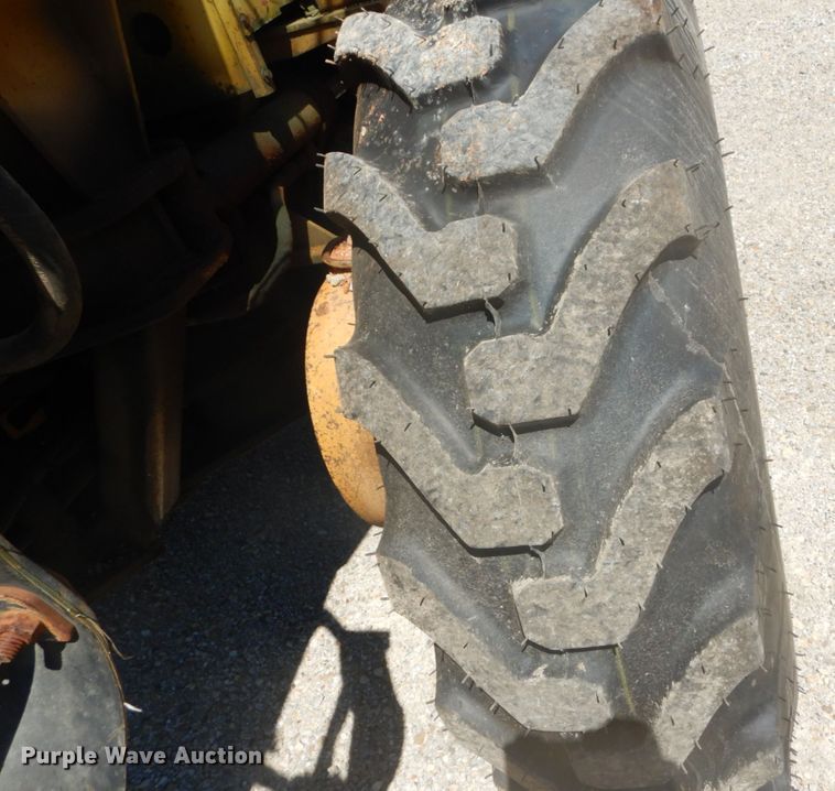 image for item GB9926 1984 Caterpillar 130G motor grader