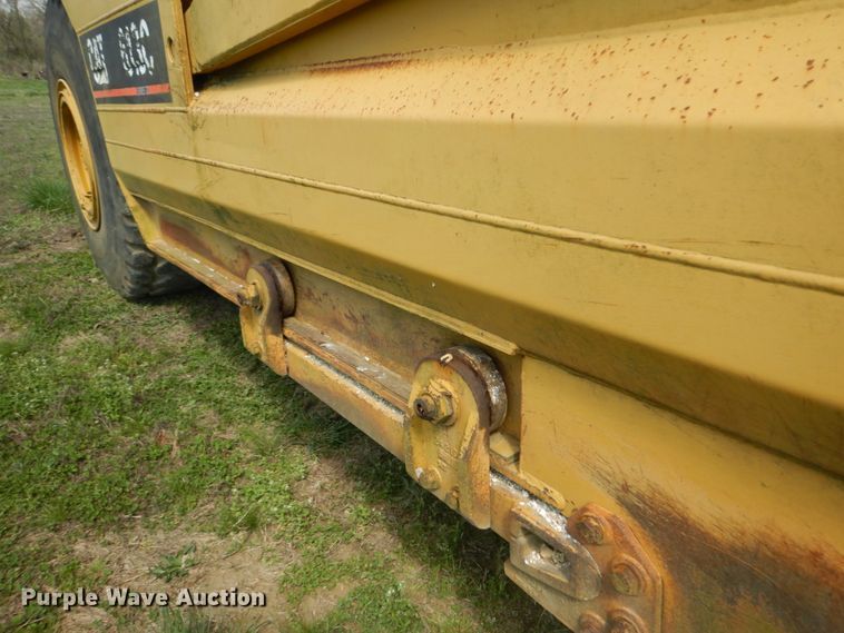 image for item GB9932 1997 Caterpillar 613C elevating scraper