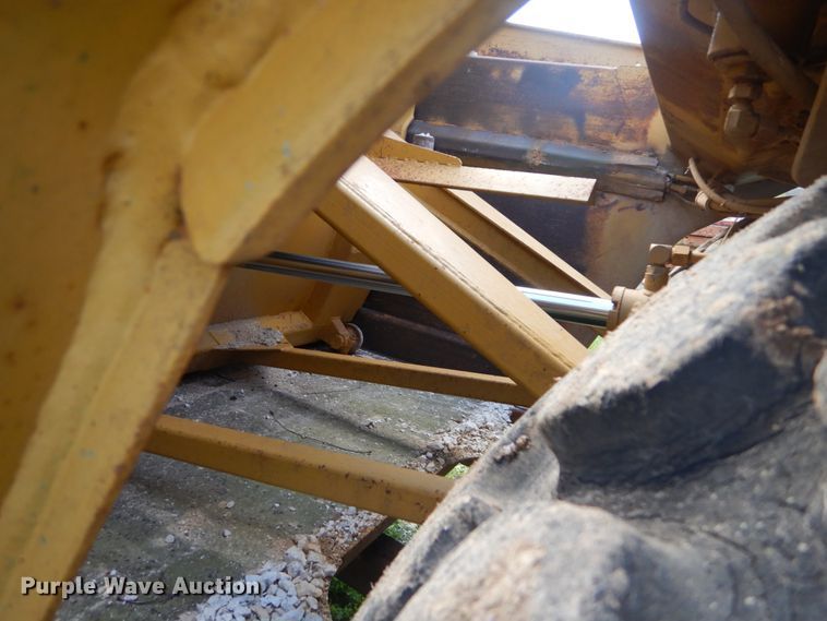 image for item GB9932 1997 Caterpillar 613C elevating scraper