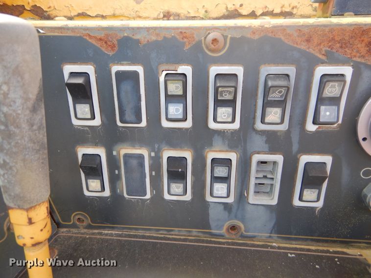 image for item GB9932 1997 Caterpillar 613C elevating scraper