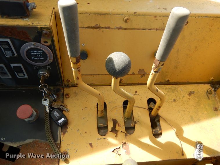 image for item GB9932 1997 Caterpillar 613C elevating scraper