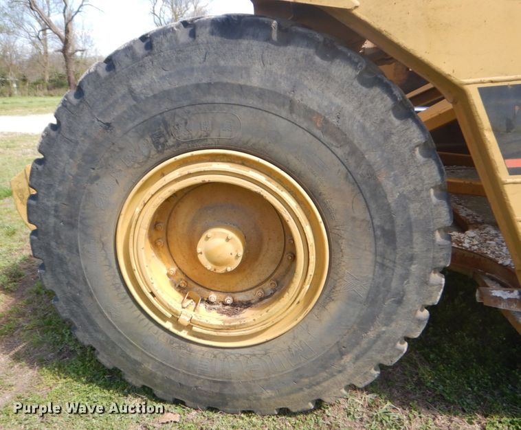 image for item GB9932 1997 Caterpillar 613C elevating scraper