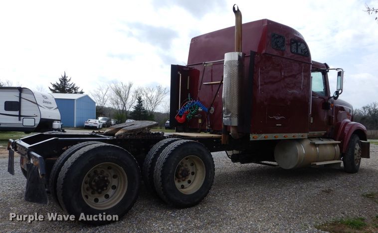 image for item GK9102 2006 International 9900i semi truck