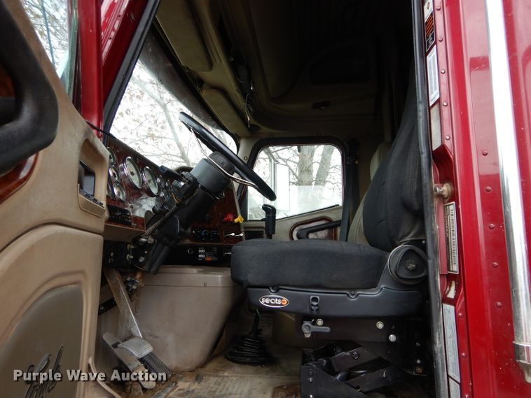 image for item GK9102 2006 International 9900i semi truck