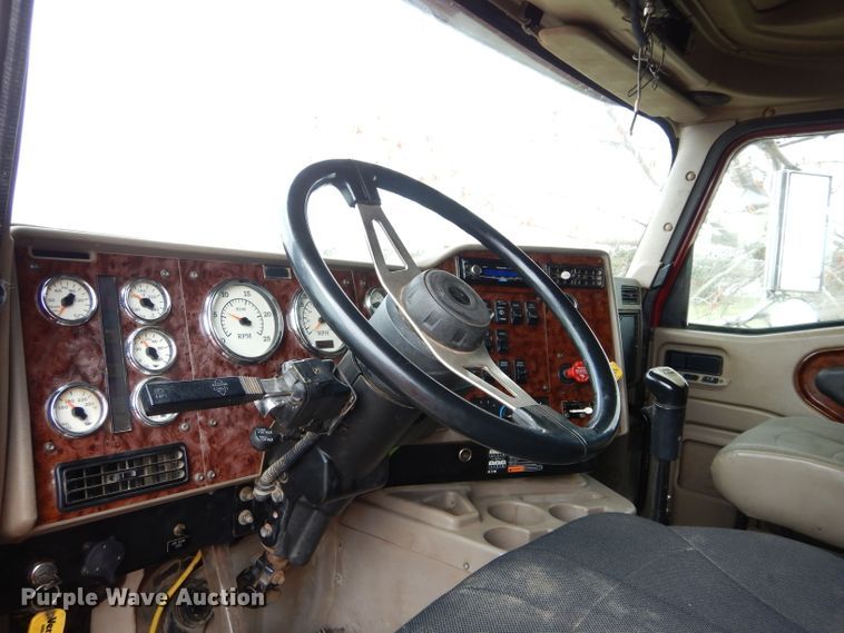 image for item GK9102 2006 International 9900i semi truck