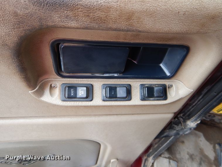 image for item GK9102 2006 International 9900i semi truck