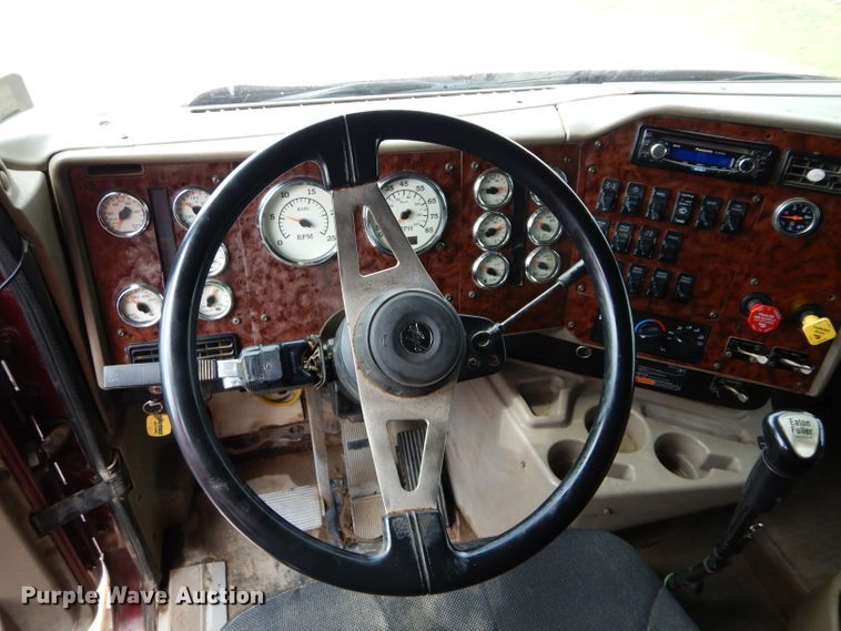 image for item GK9102 2006 International 9900i semi truck