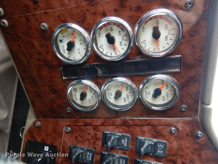 image for item GK9102 2006 International 9900i semi truck