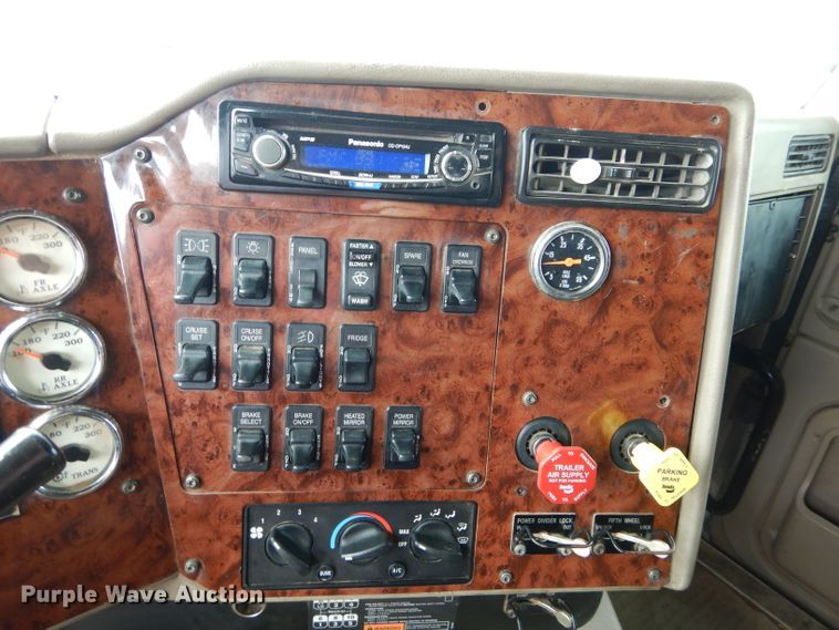 image for item GK9102 2006 International 9900i semi truck