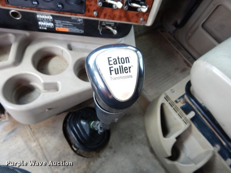 image for item GK9102 2006 International 9900i semi truck