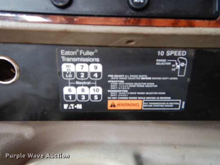 image for item GK9102 2006 International 9900i semi truck