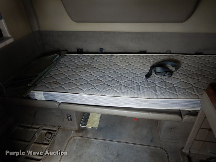 image for item GK9102 2006 International 9900i semi truck