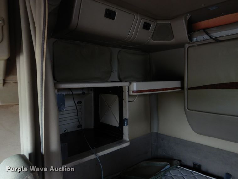 image for item GK9102 2006 International 9900i semi truck