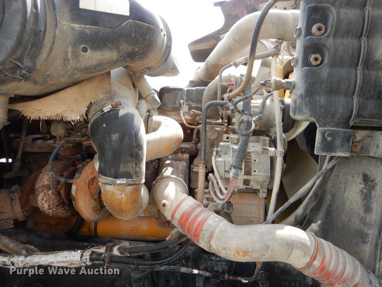 image for item GK9102 2006 International 9900i semi truck