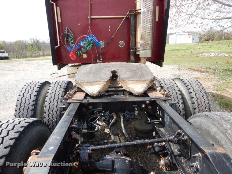 image for item GK9102 2006 International 9900i semi truck