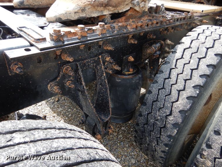 image for item GK9102 2006 International 9900i semi truck