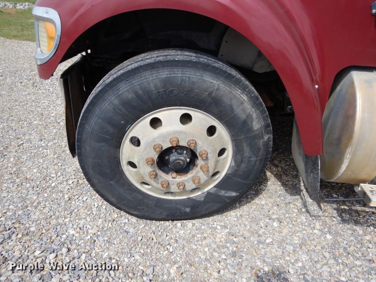 image for item GK9102 2006 International 9900i semi truck