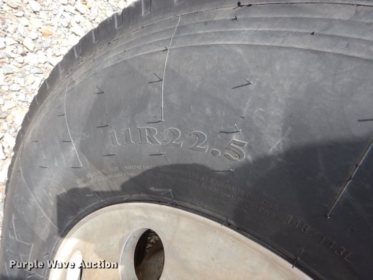 image for item GK9102 2006 International 9900i semi truck