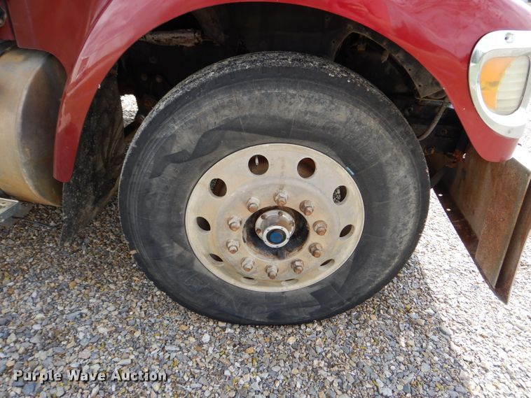 image for item GK9102 2006 International 9900i semi truck