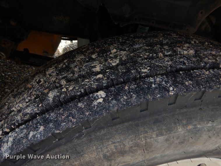 image for item GK9102 2006 International 9900i semi truck