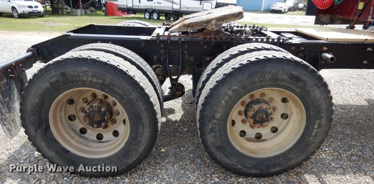 image for item GK9102 2006 International 9900i semi truck