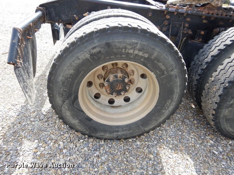 image for item GK9102 2006 International 9900i semi truck