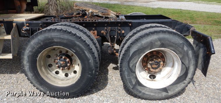 image for item GK9102 2006 International 9900i semi truck