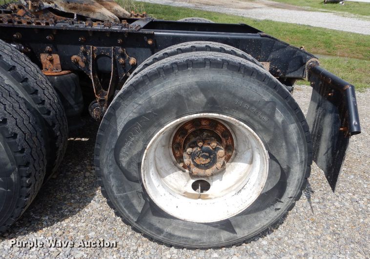 image for item GK9102 2006 International 9900i semi truck