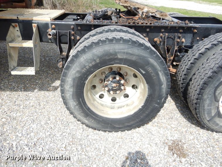 image for item GK9102 2006 International 9900i semi truck